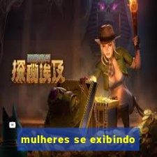 mulheres se exibindo