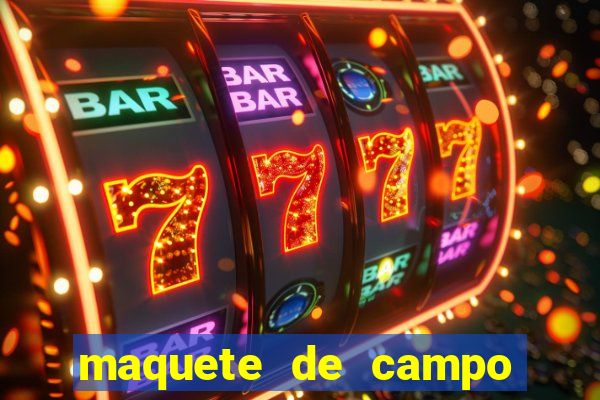 maquete de campo de futebol com material reciclavel